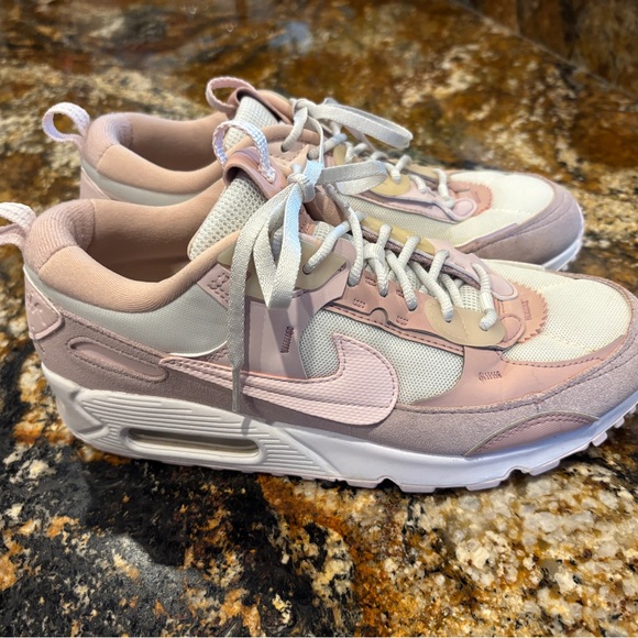 Nike Women's Pink/White Air Max Sneakers. Good condition, size 8.5 - Picture 4 of 6